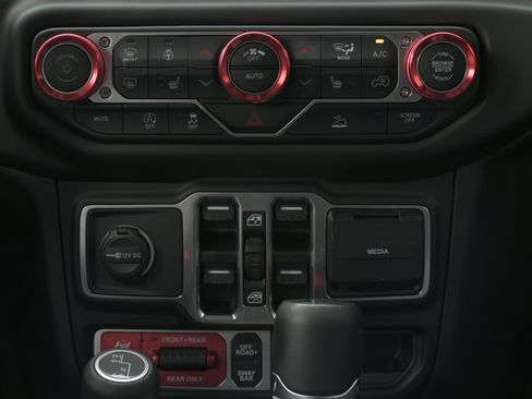 Used 2023 Jeep Gladiator Rubicon w/ Cold Weather Group AWD/4WD image 15