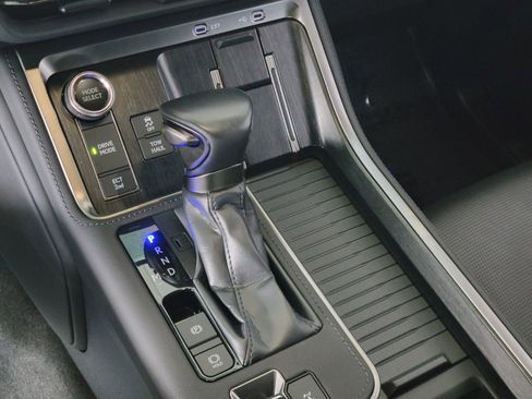 Used 2024 Lexus GX 550 w/ Accessory Package (31) image 25