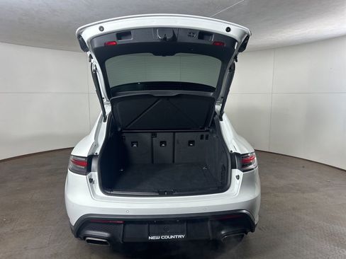 Certified 2025 Porsche Macan image 17