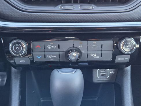 New 2026 Jeep Compass Latitude image 18