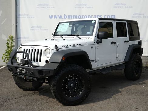 Used 2015 Jeep Wrangler Unlimited Rubicon w/ Connectivity Group AWD/4WD image 2