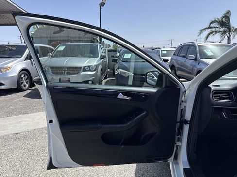 Used 2015 Volkswagen Jetta Sport image 6