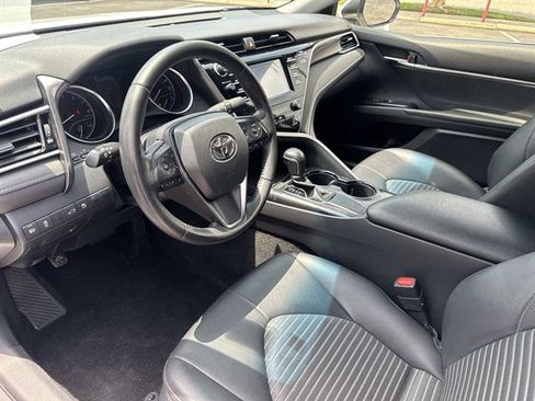 Used 2018 Toyota Camry SE w/ Convenience Package FWD image 15