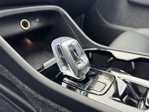 Certified 2025 Volvo XC40 B5 Plus image 16