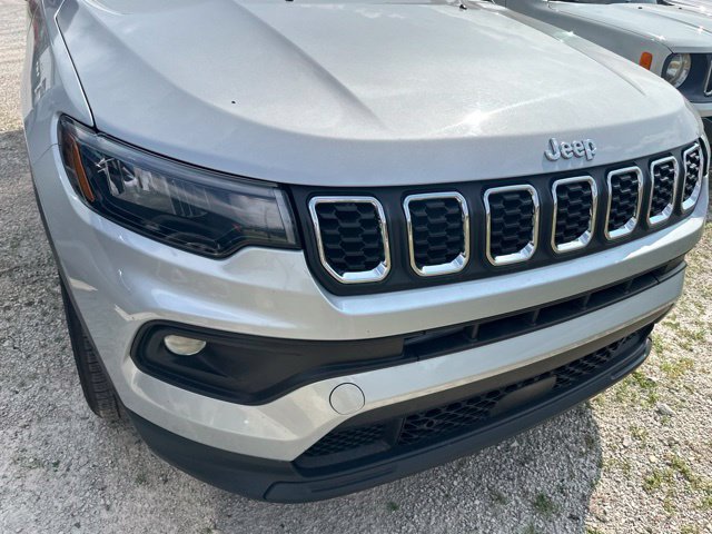 Used 2024 Jeep Compass Latitude AWD/4WD image 6