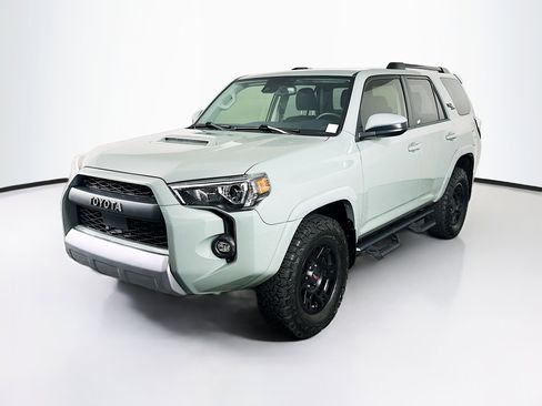 Used 2022 Toyota 4Runner TRD Off-Road AWD/4WD image 3