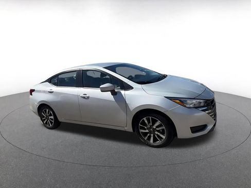 Used 2025 Nissan Versa SV image 2