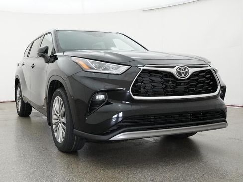 New 2026 Toyota Highlander Platinum AWD/4WD image 30