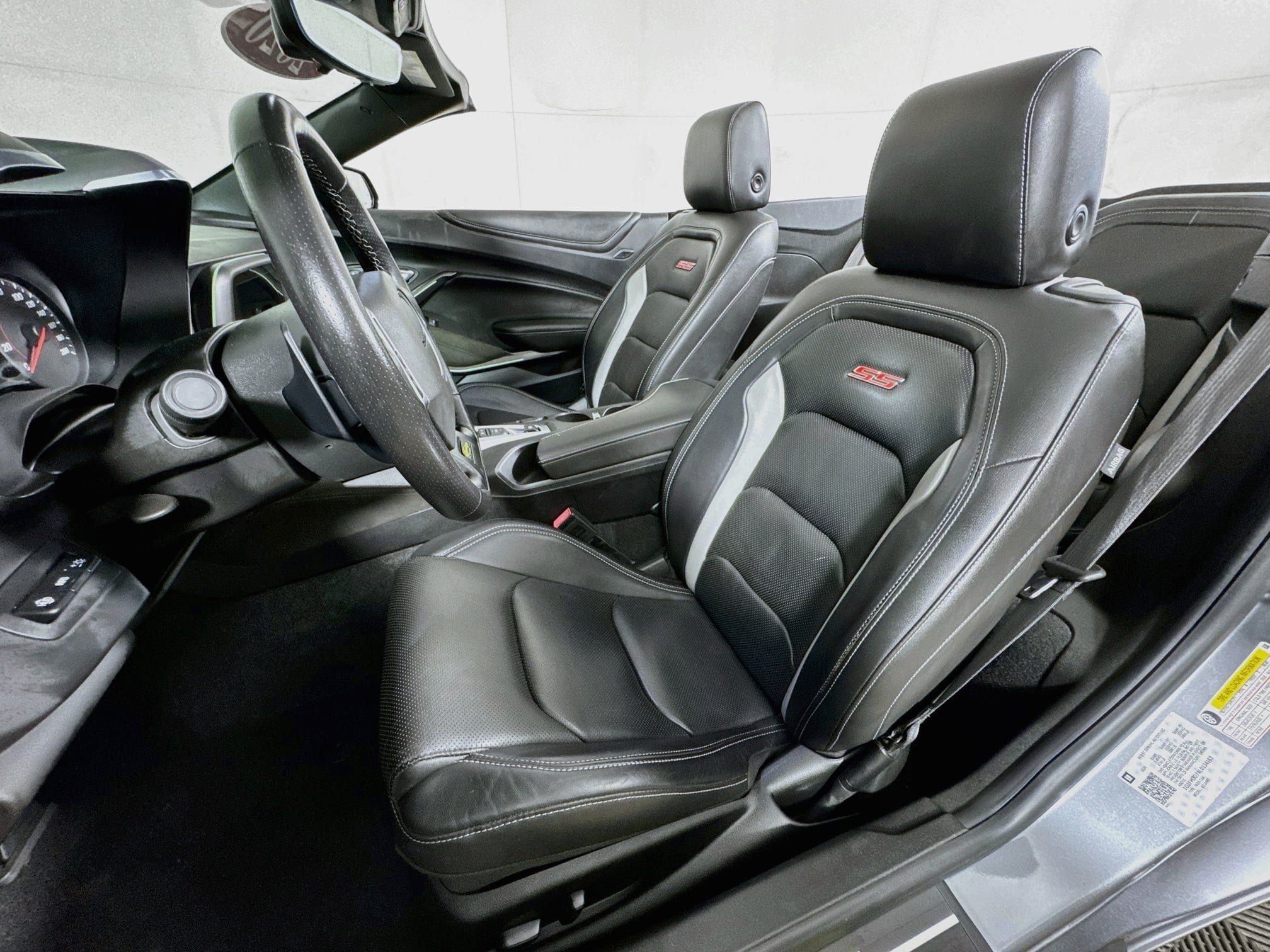Used 2020 Chevrolet Camaro SS RWD image 15