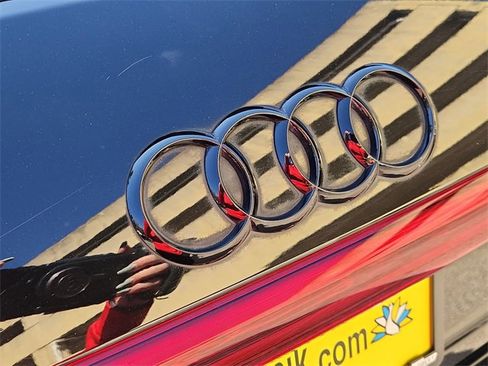 Used 2022 Audi e-tron Premium Plus image 32