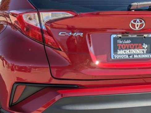 Used 2022 Toyota C-HR XLE image 8