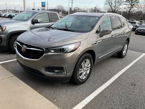 Used 2018 Buick Enclave Essence image 3