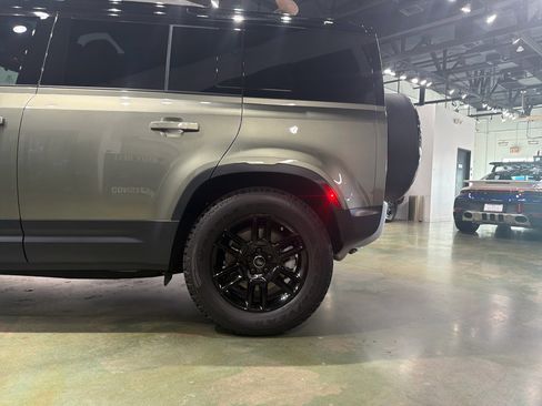 Used 2025 Land Rover Defender 110 S image 5