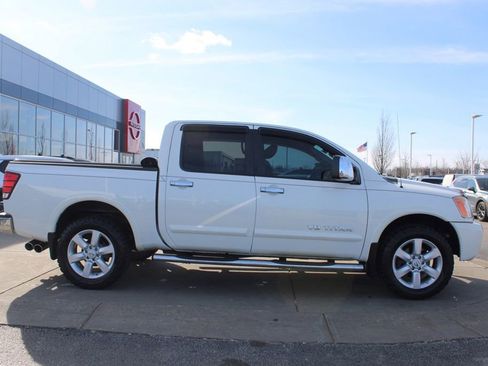 Used 2013 Nissan Titan SL w/ Moonroof Pkg image 6