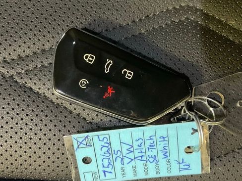 Used 2025 Volkswagen Atlas SE image 31