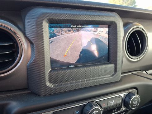 Used 2023 Jeep Wrangler Sport image 19