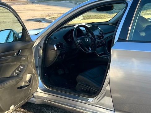 Certified 2019 Honda Accord Touring image 17