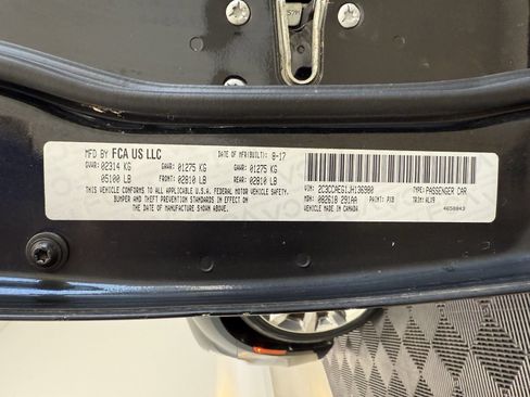 Used 2018 Chrysler 300 Limited RWD image 17