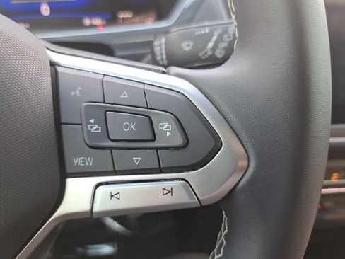 Used 2023 Volkswagen Tiguan SE R-Line FWD image 17