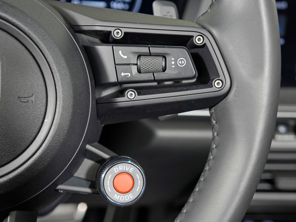 Certified 2025 Porsche 911 Carrera RWD image 36