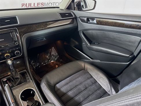 Used 2014 Volkswagen Passat TDI SEL Premium image 24