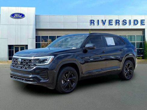 Used 2025 Volkswagen Atlas Cross Sport SEL R-Line AWD/4WD image 3