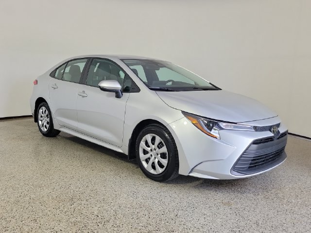 Used 2025 Toyota Corolla LE FWD image 4