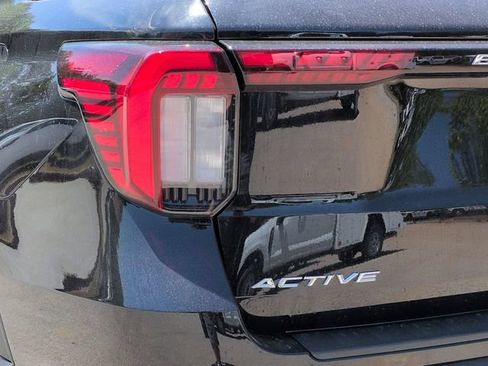 New 2026 Ford Explorer Active RWD image 12