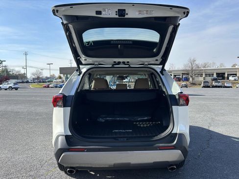 Used 2022 Toyota RAV4 Limited image 6
