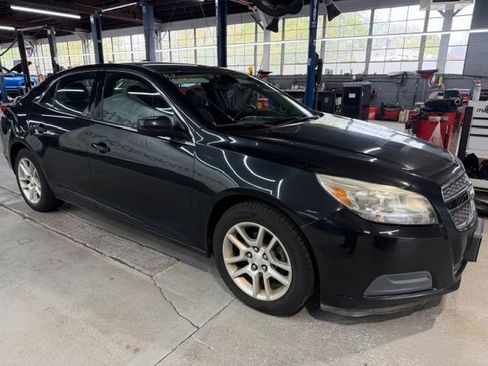 Used 2013 Chevrolet Malibu Eco w/ Power Convenience Package FWD image 5