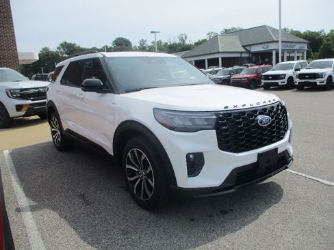 New 2026 Ford Explorer ST-Line AWD/4WD image 1