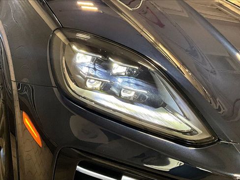 Certified 2025 Porsche Cayenne Coupe image 30