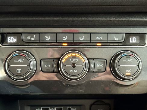 Used 2019 Volkswagen Tiguan SEL Premium w/ 3rd Row Seat Package image 18