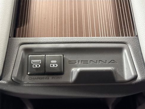 Certified 2021 Toyota Sienna XLE image 37