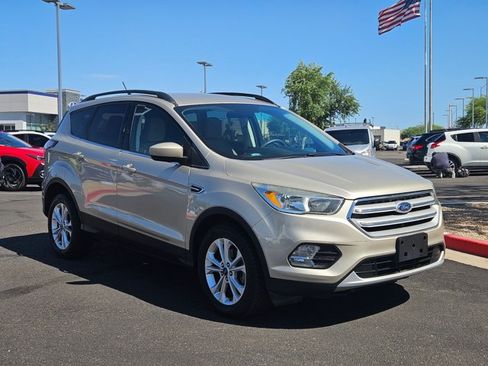 Used 2018 Ford Escape SE w/ SE Sync 3 Package FWD image 3