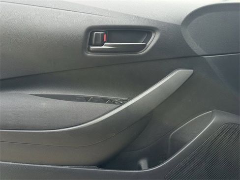 Used 2025 Toyota Corolla LE image 24