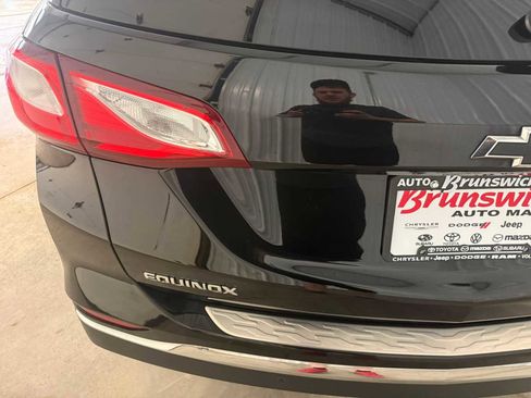 Used 2018 Chevrolet Equinox Premier FWD image 17