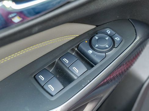 Used 2024 Chevrolet Trax ACTIV w/ Sunroof Package FWD image 17