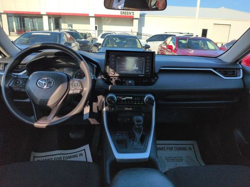 Used 2022 Toyota RAV4 LE w/ Carpet Mat Package (TMS) FWD image 12