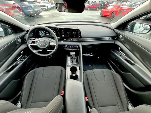 Used 2021 Hyundai Elantra SEL w/ Convenience Package image 18