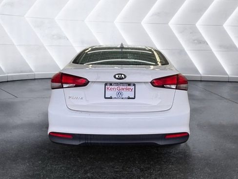 Used 2017 Kia Forte LX image 3