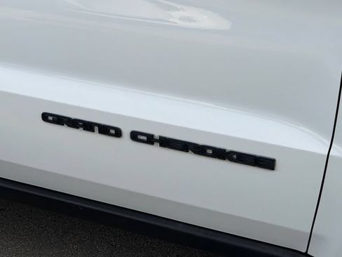 Used 2019 Jeep Grand Cherokee Laredo RWD image 10