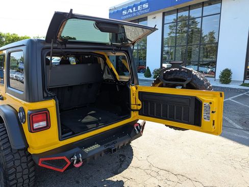 Used 2021 Jeep Wrangler Unlimited Rubicon w/ Cold Weather Group AWD/4WD image 41