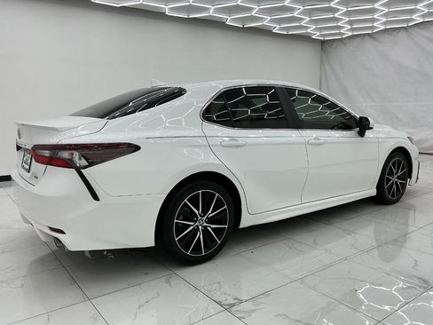Used 2021 Toyota Camry SE FWD image 11