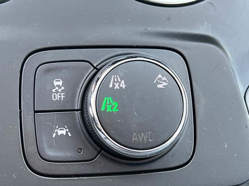 Used 2020 Chevrolet Traverse LT w/ LPO, Cargo Package image 31