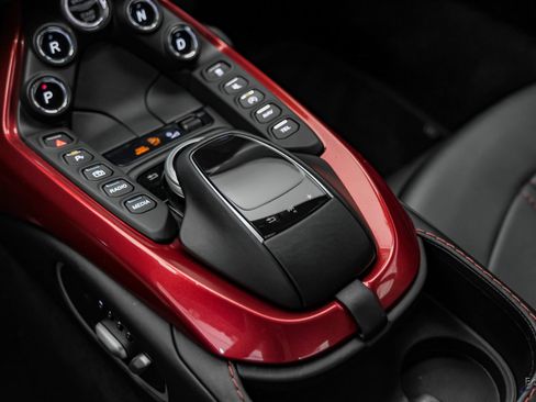 Used 2019 Aston Martin V8 Vantage Coupe RWD image 60