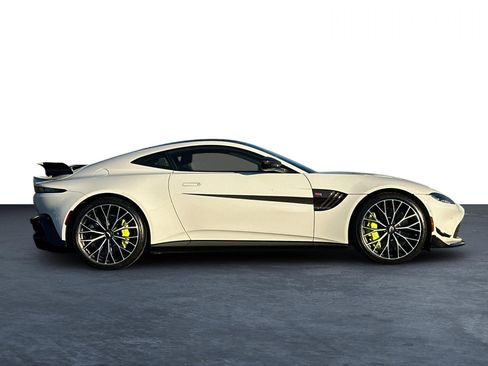 Used 2022 Aston Martin V8 Vantage Coupe image 30
