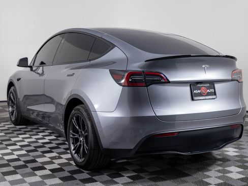 Used 2025 Tesla Model Y Long Range image 5