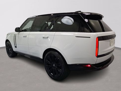 Certified 2023 Land Rover Range Rover SE image 2