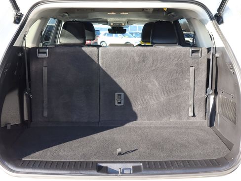 Used 2023 Toyota Highlander XLE image 10